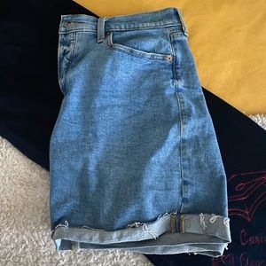 High rise denim short slightly distressed